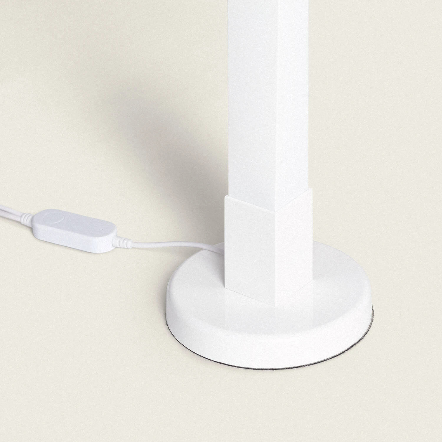 Candeeiro de Pé LED Inteligente RGBIC de Canto 10W | Com Comando (1,5m) base